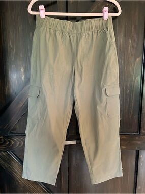 NWOT EDDIE BAUER Rainier Pull-on Crop Capri Pants Women's Sz. 8 Olive Green